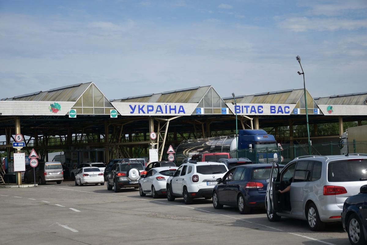 Украина может перенести пункты пропуска на территорию соседних стран из-за обстрелов Украина может перенести пункты пропуска на территорию соседних стран из-за обстрелов