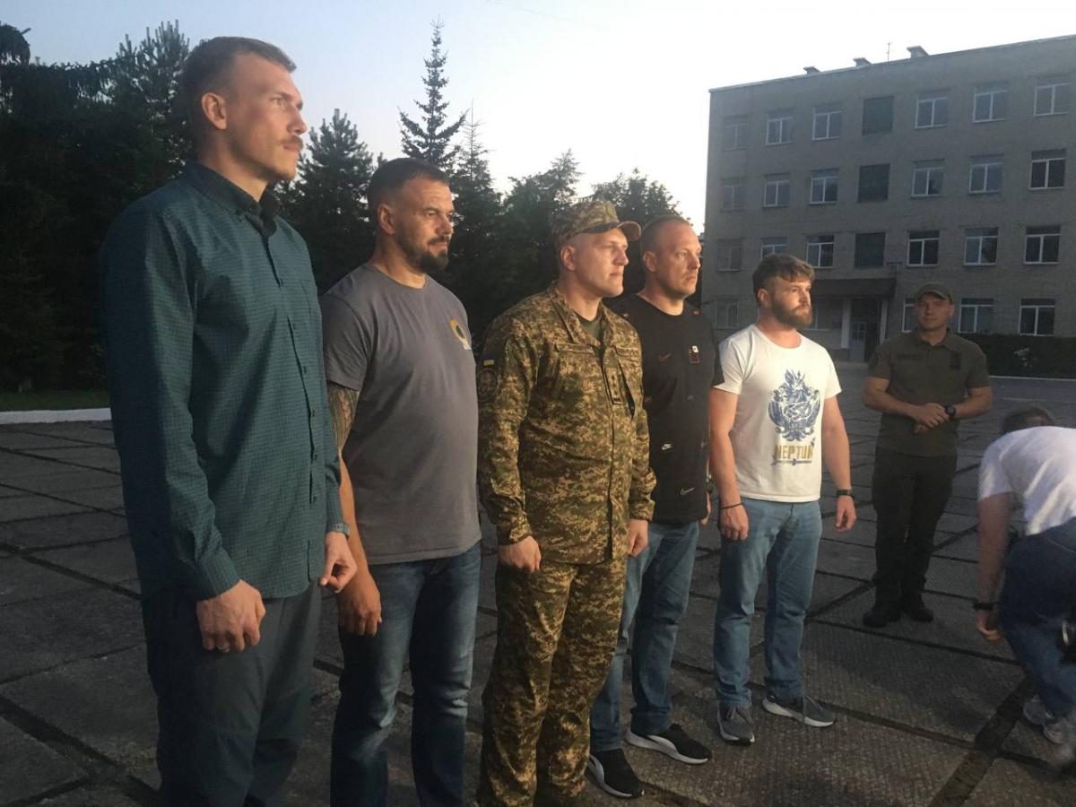 Повернення захисників "Азовсталі" з Туреччини / фото УНІАН, Мирослава Бзікадзе