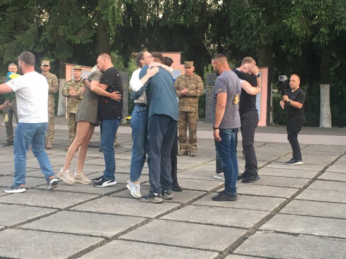 Повернення захисників "Азовсталі" з Туреччини / фото УНІАН, Мирослава Бзікадзе