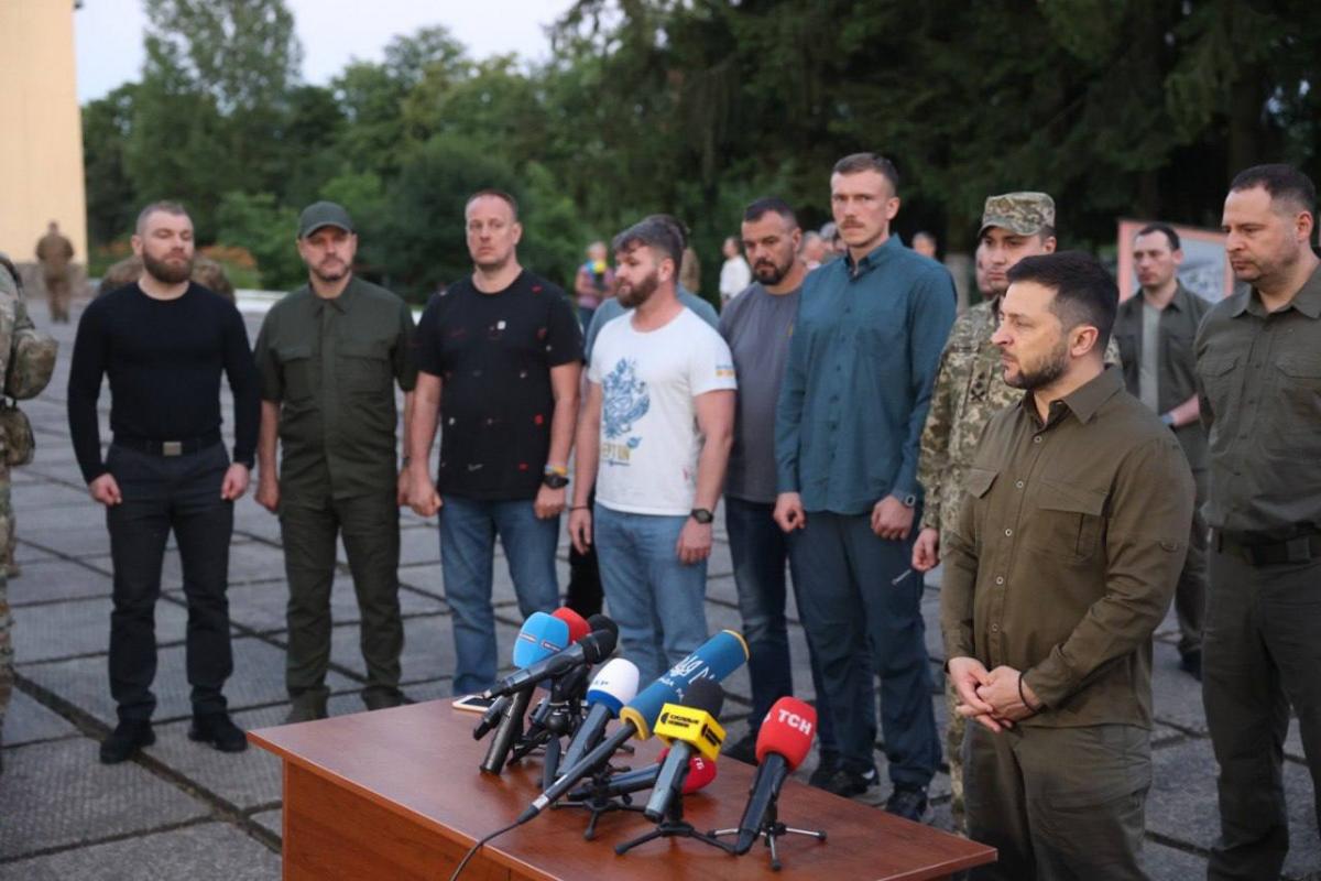 "Скажем свое слово в бою": освобожденные командиры из "Азовстали" вернутся на фронт / фото Андрей Садовый "Скажем свое слово в бою": освобожденные командиры из "Азовстали" вернутся на фронт / фото Андрей Садовый
