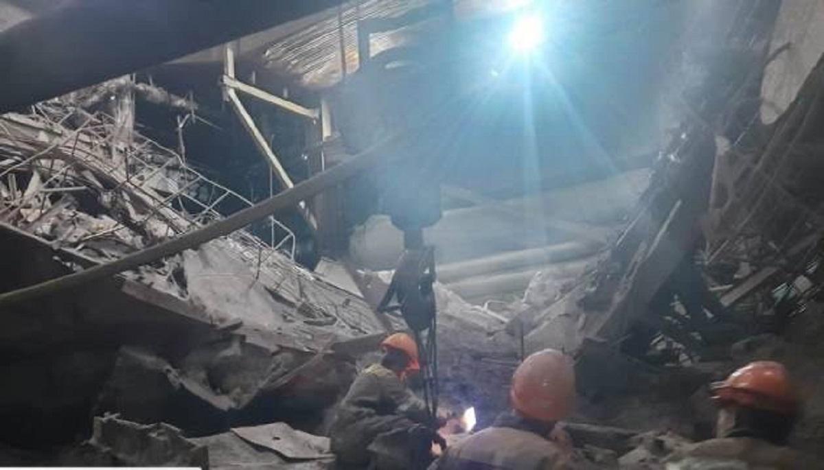 На Кураховской ТЭС 7 июля обрушилась крыша котлотурбинного цеха / фото t.me/energyofukraine На Кураховской ТЭС 7 июля обрушилась крыша котлотурбинного цеха / фото t.me/energyofukraine