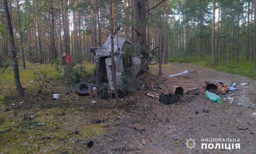 23-річний водій загинув на місці / фото zt.npu.gov.ua 23-річний водій загинув на місці / фото zt.npu.gov.ua