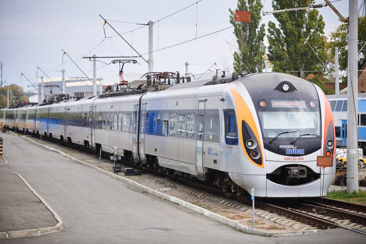 Низка поїздів затримується через нічну атаку росіян / фото Укрзалізниця Низка поїздів затримується через нічну атаку росіян / фото Укрзалізниця