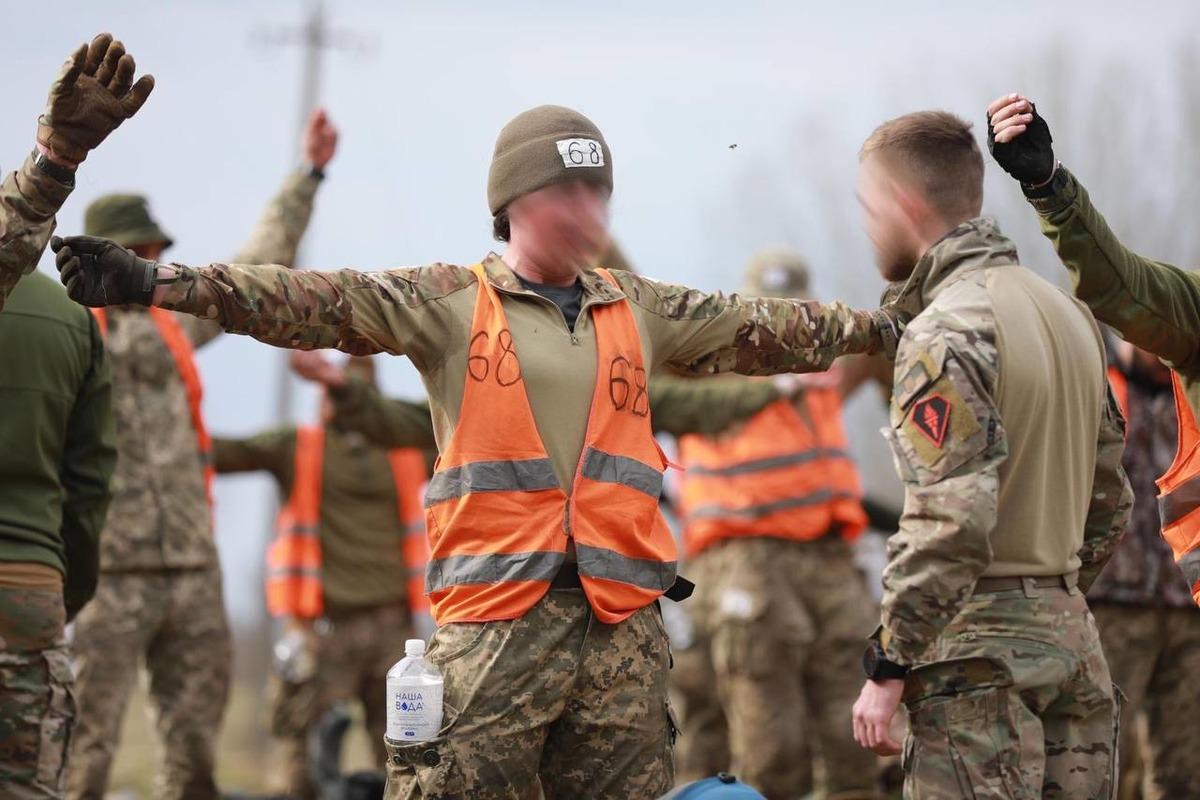 В Украине впервые женщина-военная прошла спецкурс выживания Сил специальных операций / фото Силы Специальных Операций ВС Украины В Украине впервые женщина-военная прошла спецкурс выживания Сил специальных операций / фото Силы Специальных Операций ВС Украины