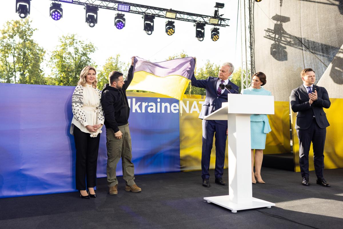 Зеленська підкорила новим образом / twitter.com/ZelenskaUA Зеленська підкорила новим образом / twitter.com/ZelenskaUA