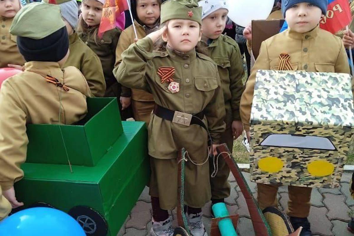 Милитаризация школ в России: детей готовят к войне / фото t.me/sakh_unarmy Милитаризация школ в России: детей готовят к войне / фото t.me/sakh_unarmy