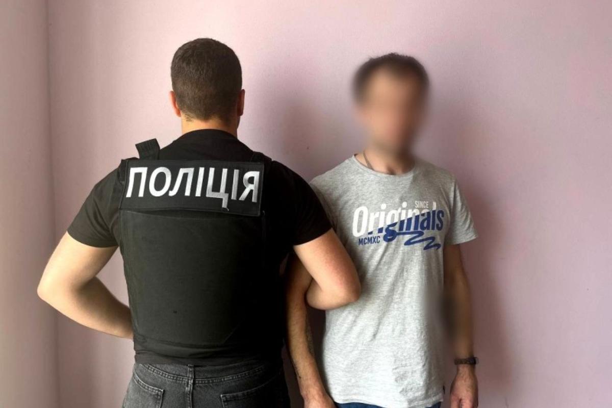 На Киевщине задержали мужчину, который находился в розыске и выдавал себя за брата / фото kv.npu.gov.ua На Киевщине задержали мужчину, который находился в розыске и выдавал себя за брата / фото kv.npu.gov.ua