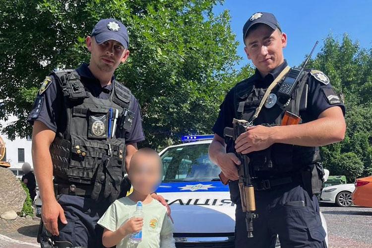 Пропавший мальчик с полицейскими / facebook.com/gynp.ternopil Пропавший мальчик с полицейскими / facebook.com/gynp.ternopil