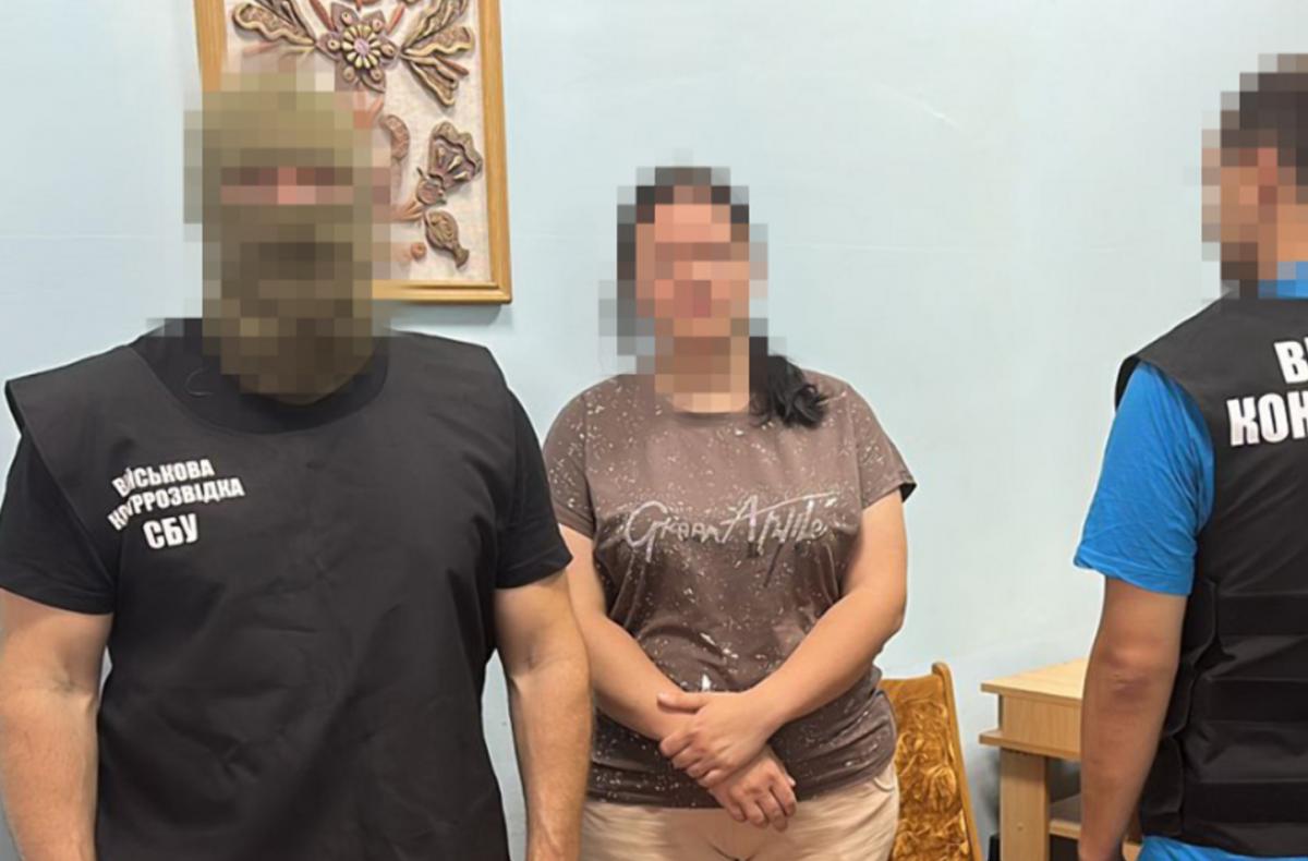 Взято під варту контрактницю ЗСУ / фото СБУ Взято під варту контрактницю ЗСУ / фото СБУ