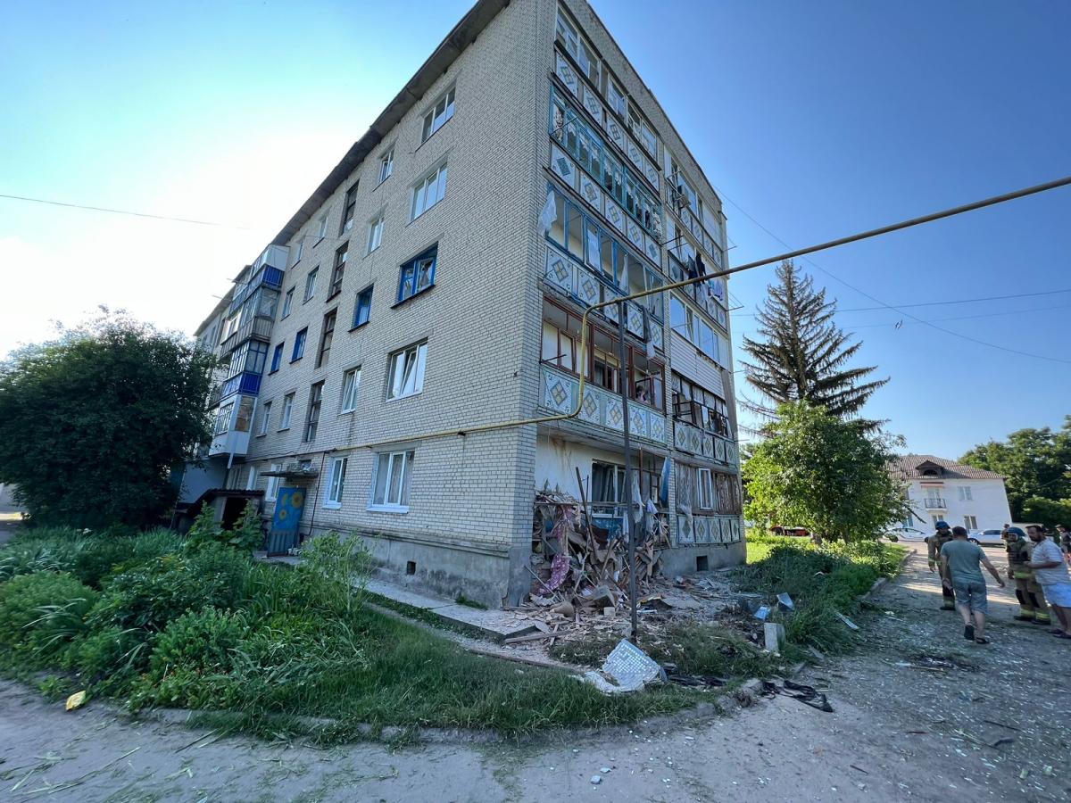 Люди, які залишаться, отримають перепустки на вільне переміщення із цієї зони / фото поліції Сумської області Люди, які залишаться, отримають перепустки на вільне переміщення із цієї зони / фото поліції Сумської області