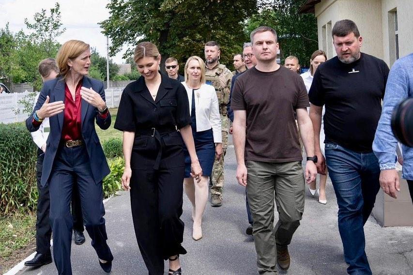 Олена Зеленська показалася в стильному комбінезоні / instagram.com/olenazelenska_official Олена Зеленська показалася в стильному комбінезоні / instagram.com/olenazelenska_official
