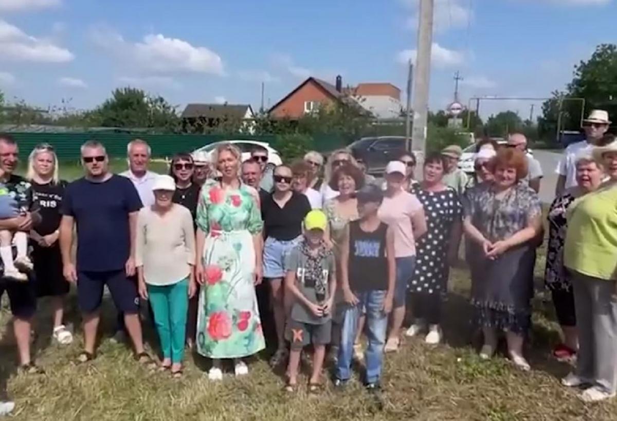 Сейчас жители станицы Полтавской готовы пойти таким же маршем на Москву, говорит один из мужчин на камеру / Скриншот Сейчас жители станицы Полтавской готовы пойти таким же маршем на Москву, говорит один из мужчин на камеру / Скриншот