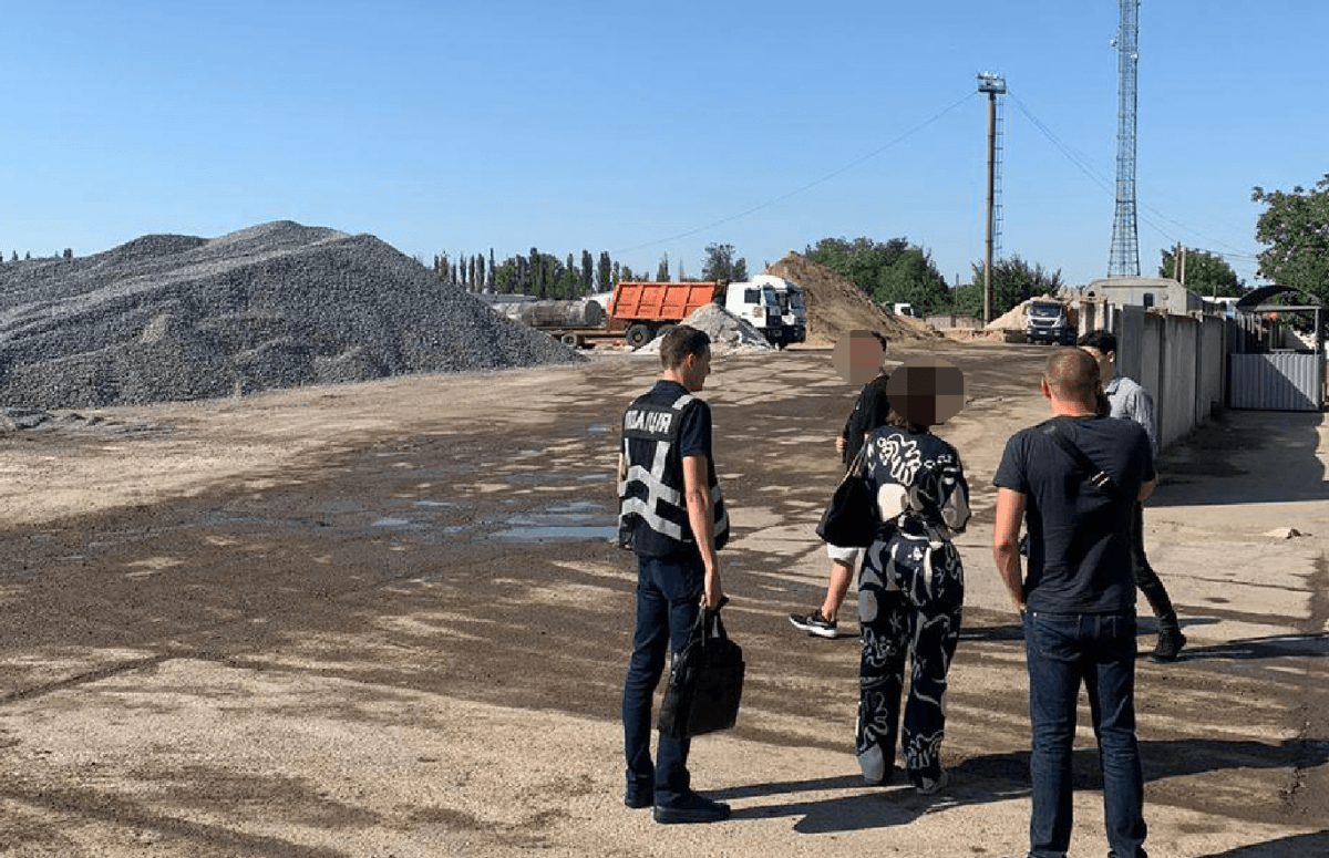 У "Київавтодорі" обшуки через привласнення бюджетних коштів / фото Київська міська прокуратура У "Київавтодорі" обшуки через привласнення бюджетних коштів / фото Київська міська прокуратура