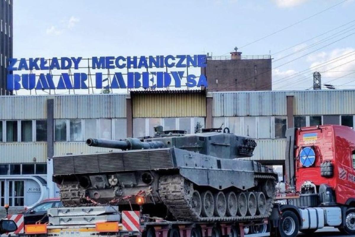 У польському місті Ґлівіце почав працювати центр з ремонту танкв Leopard / фото twitter.com/mblaszczak У польському місті Ґлівіце почав працювати центр з ремонту танкв Leopard / фото twitter.com/mblaszczak