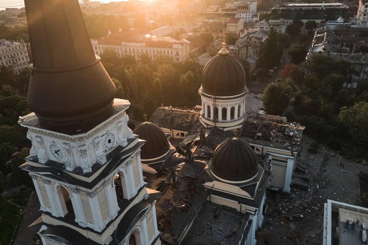 Через росіян одеський собор зазнав дуже серйозних руйнувань / фото t.me/V_Zelenskiy_official Через росіян одеський собор зазнав дуже серйозних руйнувань / фото t.me/V_Zelenskiy_official