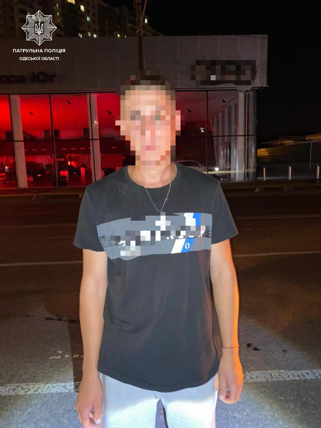 В Одесі затримали неадеквата / фото facebook.com/odesapolice В Одесі затримали неадеквата / фото facebook.com/odesapolice