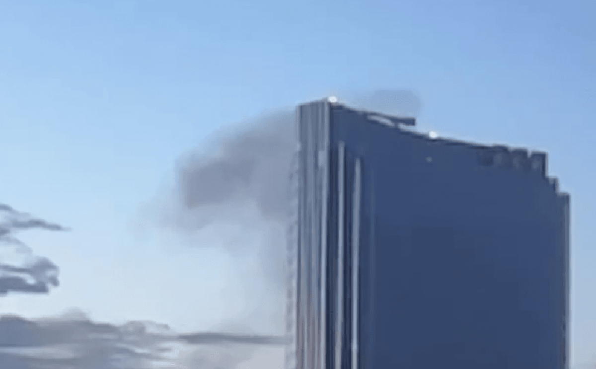 В Москве "подбили" бизнес-центр / скриншот