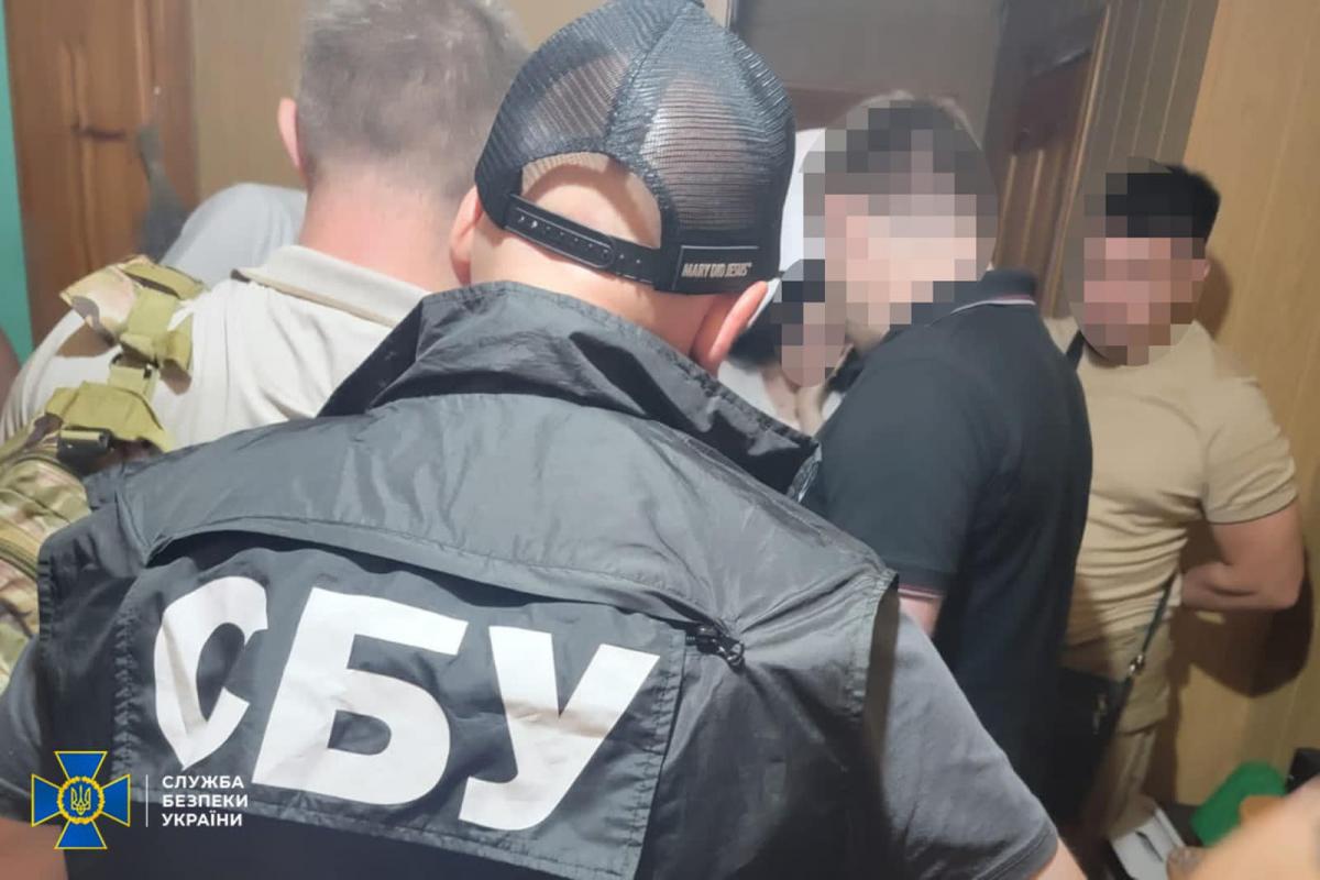 Блогеру повідомлено про підозру за двома статтями Кримінального кодексу / фото УСБУ Львівщини Блогеру повідомлено про підозру за двома статтями Кримінального кодексу / фото УСБУ Львівщини