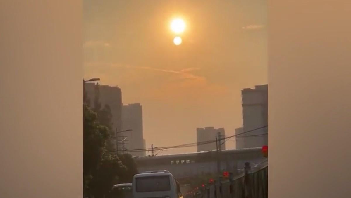 У Китаї на небі помітили два "сонця" / скріншот з відео У Китаї на небі помітили два "сонця" / скріншот з відео