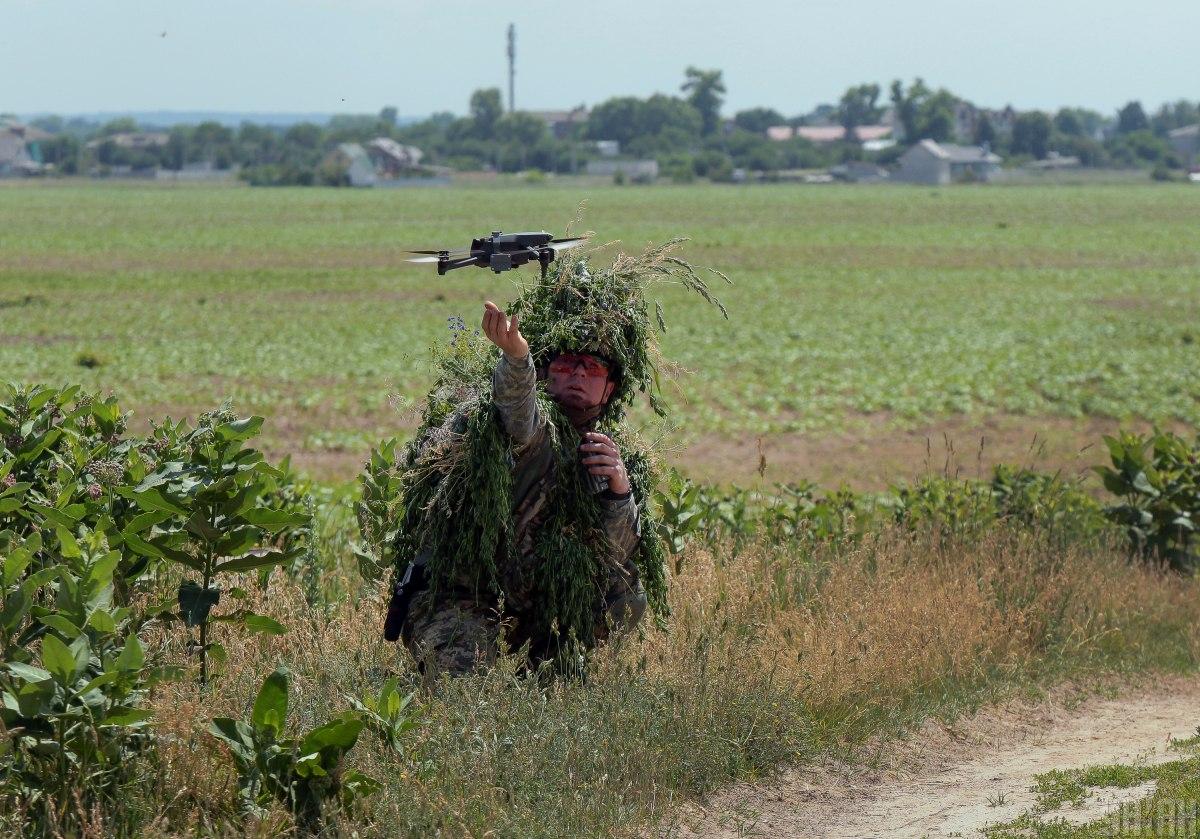 Українським воїнам надають дуже багато дронів / фото УНІАН