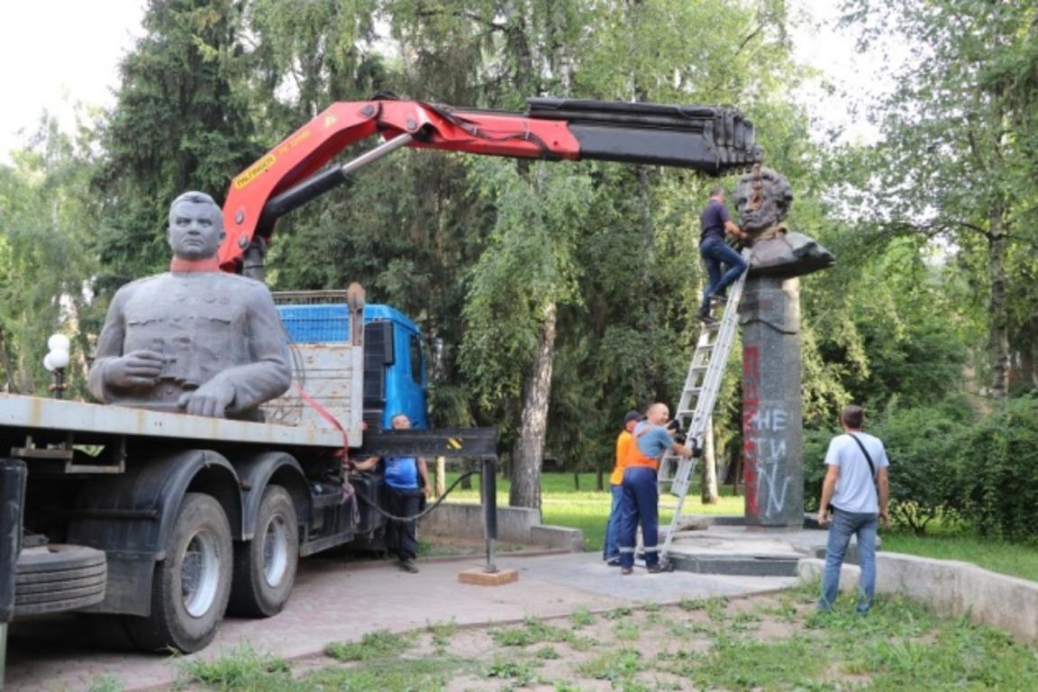 Також планується демонтаж пам'ятника радянському військовому Олексію Зигіну / фото міськради Полтави Також планується демонтаж пам'ятника радянському військовому Олексію Зигіну / фото міськради Полтави