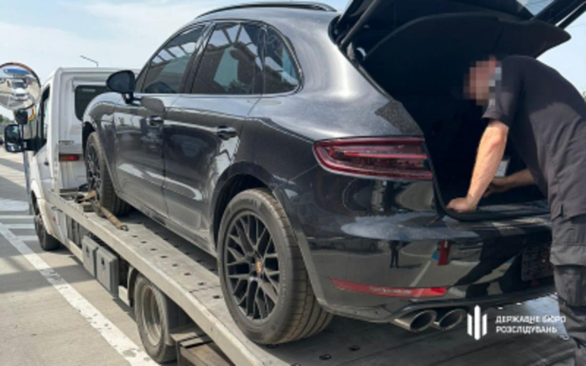 Авто затримали на кордоні з Молдовою / фото ДБР Авто затримали на кордоні з Молдовою / фото ДБР