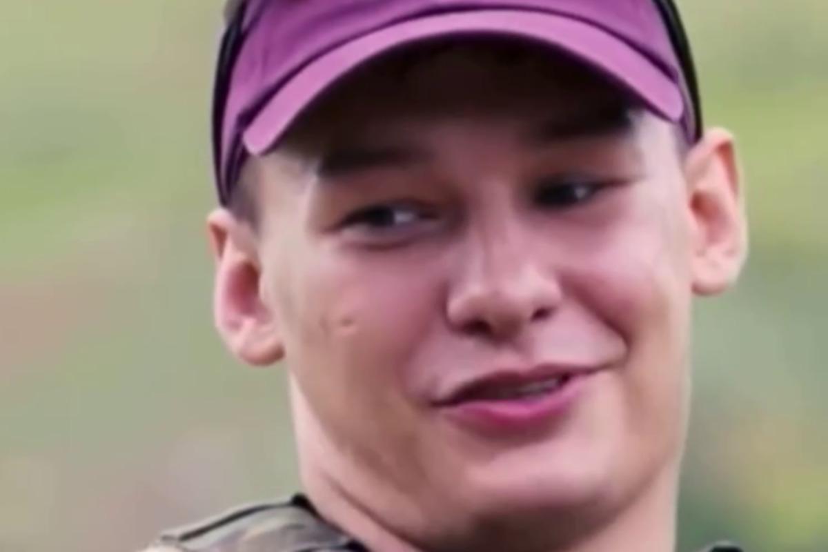 Боєць ЗСУ "Грім" розповів, як з товаришем полонив 21 озброєного окупанта / скріншот Боєць ЗСУ "Грім" розповів, як з товаришем полонив 21 озброєного окупанта / скріншот