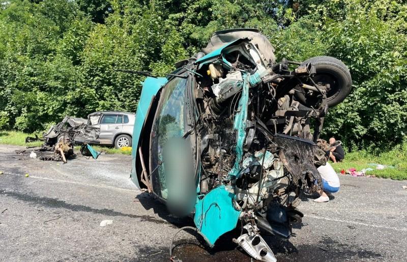 На Полтавщині зіткнулися автомобіль та маршрутка / фото pl.npu.gov.ua На Полтавщині зіткнулися автомобіль та маршрутка / фото pl.npu.gov.ua