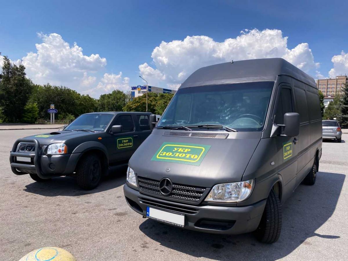 11 автомобілів для Сил Оборони від "Укрзолото" / фото прес-служба "Укрзолото" 11 автомобілів для Сил Оборони від "Укрзолото" / фото прес-служба "Укрзолото"