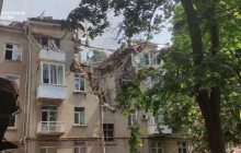 В Сумах в результате удара российского БПЛА по пятиэтажке погиб один человек