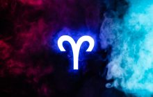 Таро-гороскоп для Овна на август: романтика и интриги на работе