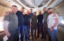 Нарешті: до України повертаються п’ятеро захисників "Азовсталі" (видео)