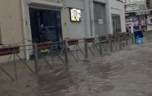 "Ми не їдемо, ми пливемо": частину окупованого Криму підтопило (фото, відео)