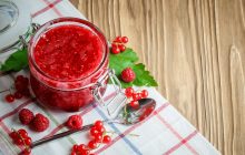 Варення з червоною смородиною і малиною підкорить всіх: рецепт - простіше простого