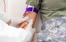 Боевые медики смогут заказывать донорскую кровь для использования на фронте - Минздрав