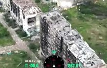Сирський показав, як ЗСУ "рознесли" окупантів у Бахмуті на вершині будинку (відео)