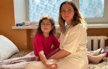 У Охматдиті розповіли, як лікують 8-річну дівчинку з рідкісною генетичною хворобою (фото)