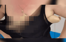 Жінка засунула п'ять живих змій собі за пазуху: навіщо вона це зробила (фото)