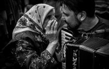 91-річна бабуся зворушила полум'яною промовою на концерті Kozak System: "Доживу до перемоги"