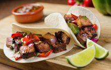 Хрустке і з димком: соковите смажене м'ясо по-мексиканськи, або фахітас за 15 хвилин