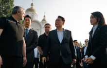 Президент Південної Кореї відвідав Бучу, щоб побачили наслідки російських звірств