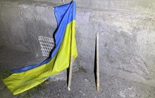 Сорвал на улице флаг Украины и бросался на людей: в Одессе задержали неадеквата (фото)