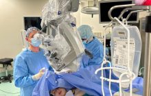 В Украине провели уникальную операцию на мозге: 16-летняя пациентка была в сознании