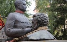 У Полтаві знесли пам’ятники Пушкіну та Ватутіну (фото)