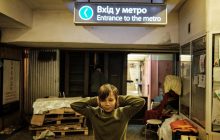 У Венеції покажуть фільм про хлопчика, що ховається від російських ракет в харківському метро