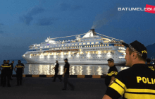 Из Батуми под "песню про Путина" выгнали лайнер с туристами из РФ (фото, видео)