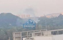 У Донецьку прогриміли вибухи: детонує склад боєприпасів (відео)