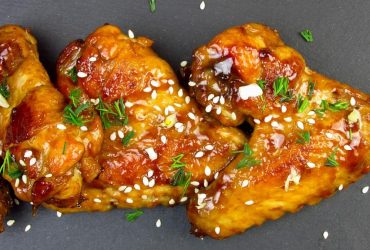Цю закуску змітають зі столу за хвилину: курячі крильця в незвичайному соусі
