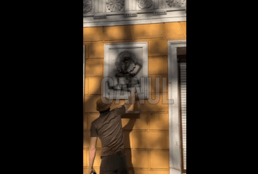 У центрі Одеси розмалювали пам’ятну табличку Пушкіну (відео)