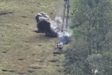 Зеленский показал уничтожение боевой техники и пехоты врага на фронте (видео)